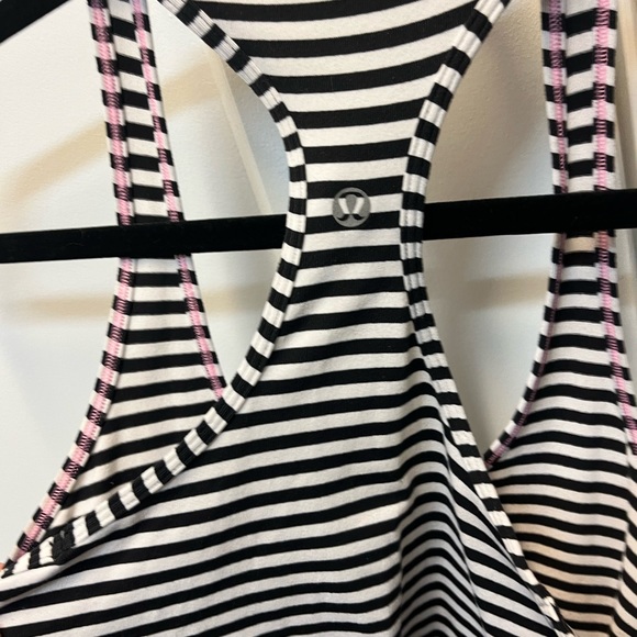 Size 6 lululemon racer back - Picture 3 of 3